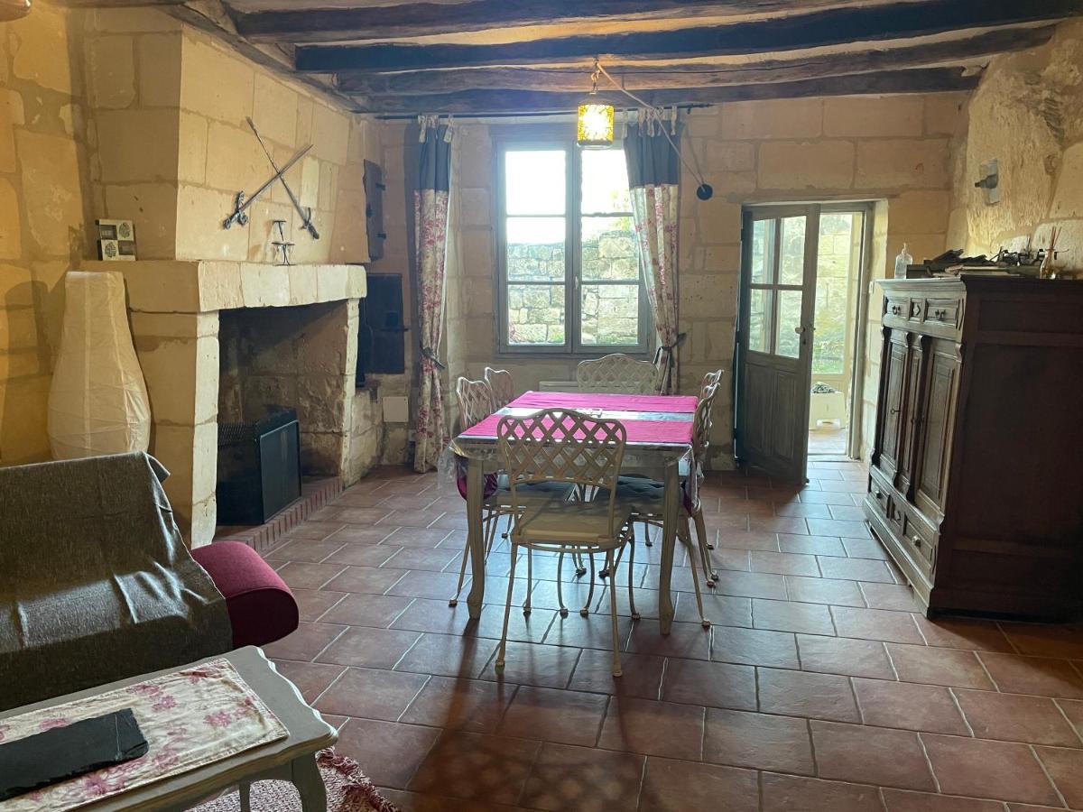 L'escale Troglo Au Bord De La Loire *