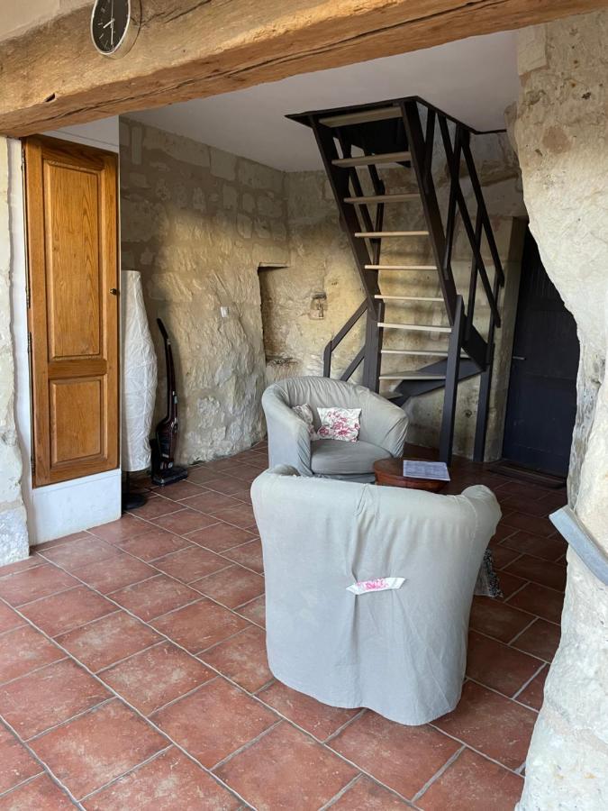L'escale Troglo Au Bord De La Loire *